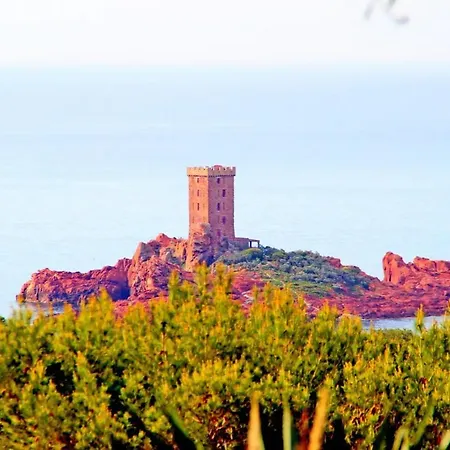 Modernes Vue A Cap Esterel * Saint-Raphael (Var)